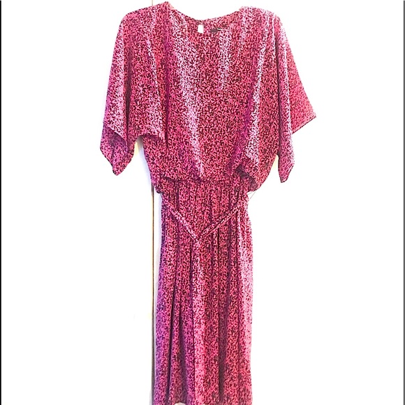 🎊Host Pick📿VOGUE Runway Pink:Black Speckled Kimono Sleeves Midi Runway Dress - Picture 2 of 16